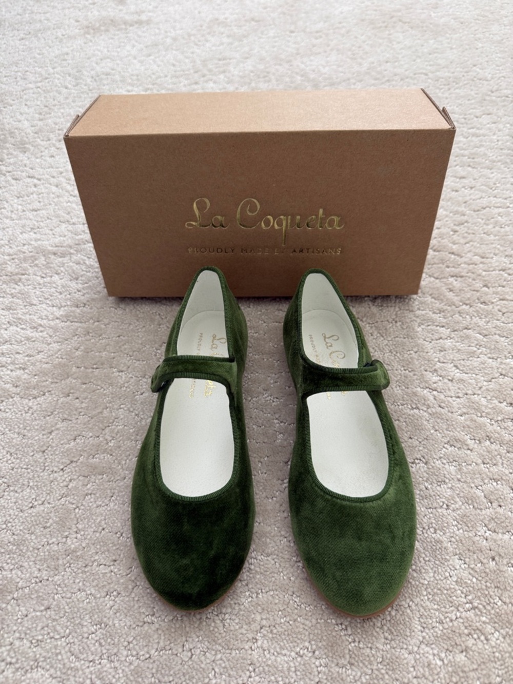 La Coqueta Kids' Green Velvet Mary Jane Dress Shoes